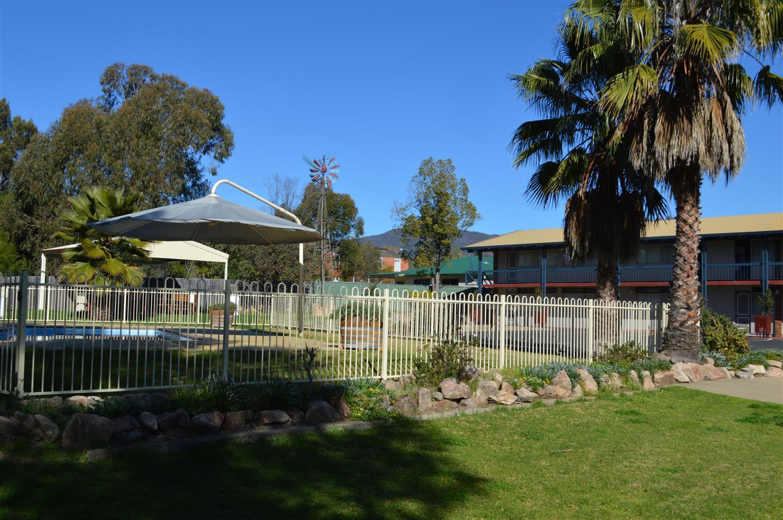 Wanderlight Motor Inn Mudgee Bagian luar foto