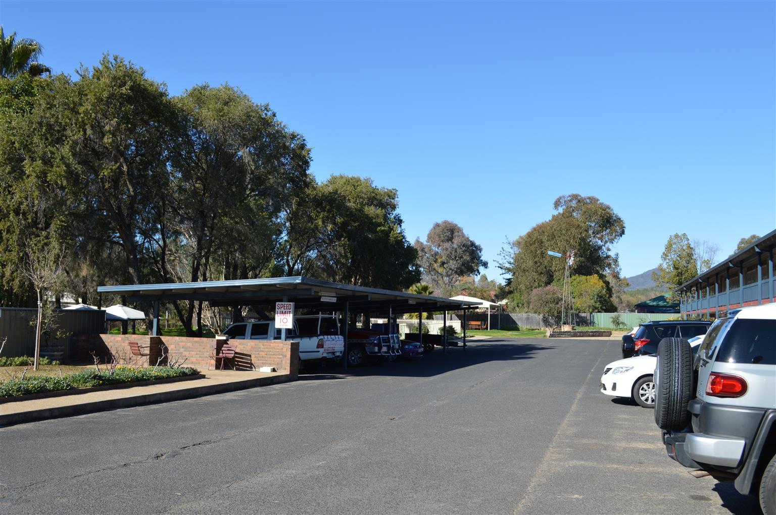 Wanderlight Motor Inn Mudgee Bagian luar foto